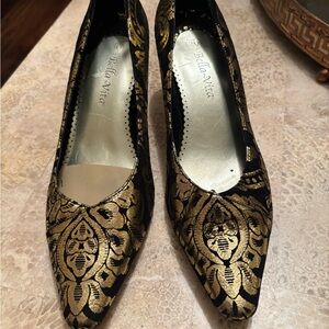 Bella Vita Black and Gold Brocade Heels